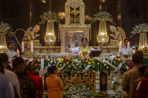Malam Natal Khidmat dengan Sentuhan Budaya Jawa di Gereja Ganjuran